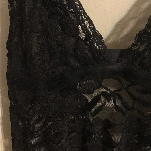 Black lace chemise with velveteen straps - Picture 2 of 6